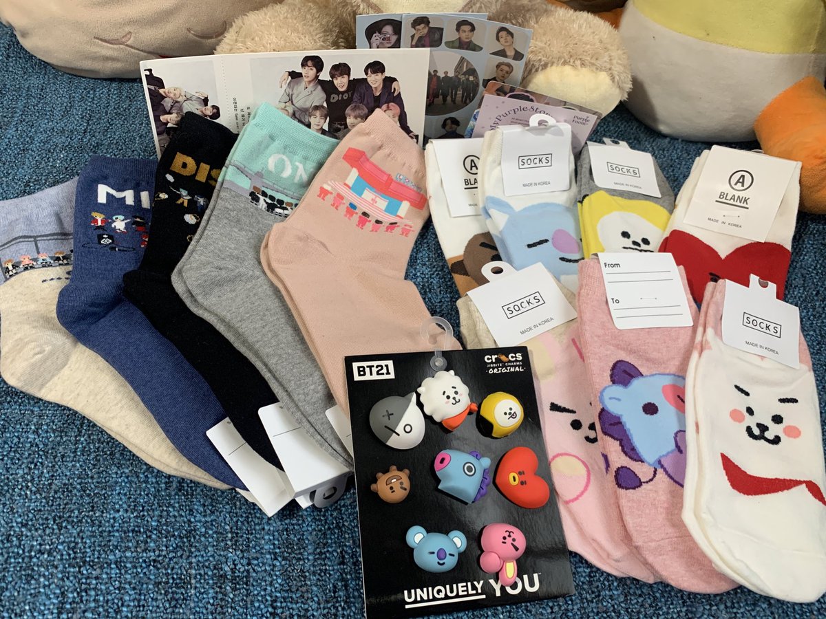 Dhamae1010's tweet photo. Happy mail just came in today.. An early valentine's gift from hubby @rhayhanhayr .. Special thanks to @PurpleRoomPH for doing an extra job of hunting this crocs jibbitz.. 😍 Til my next purchase beb.. 😘💜 BTS socks hoarding yarn.. 🥰🫰🏼

#MyPurpleStory https://t.co/ixZ4EhRy8w