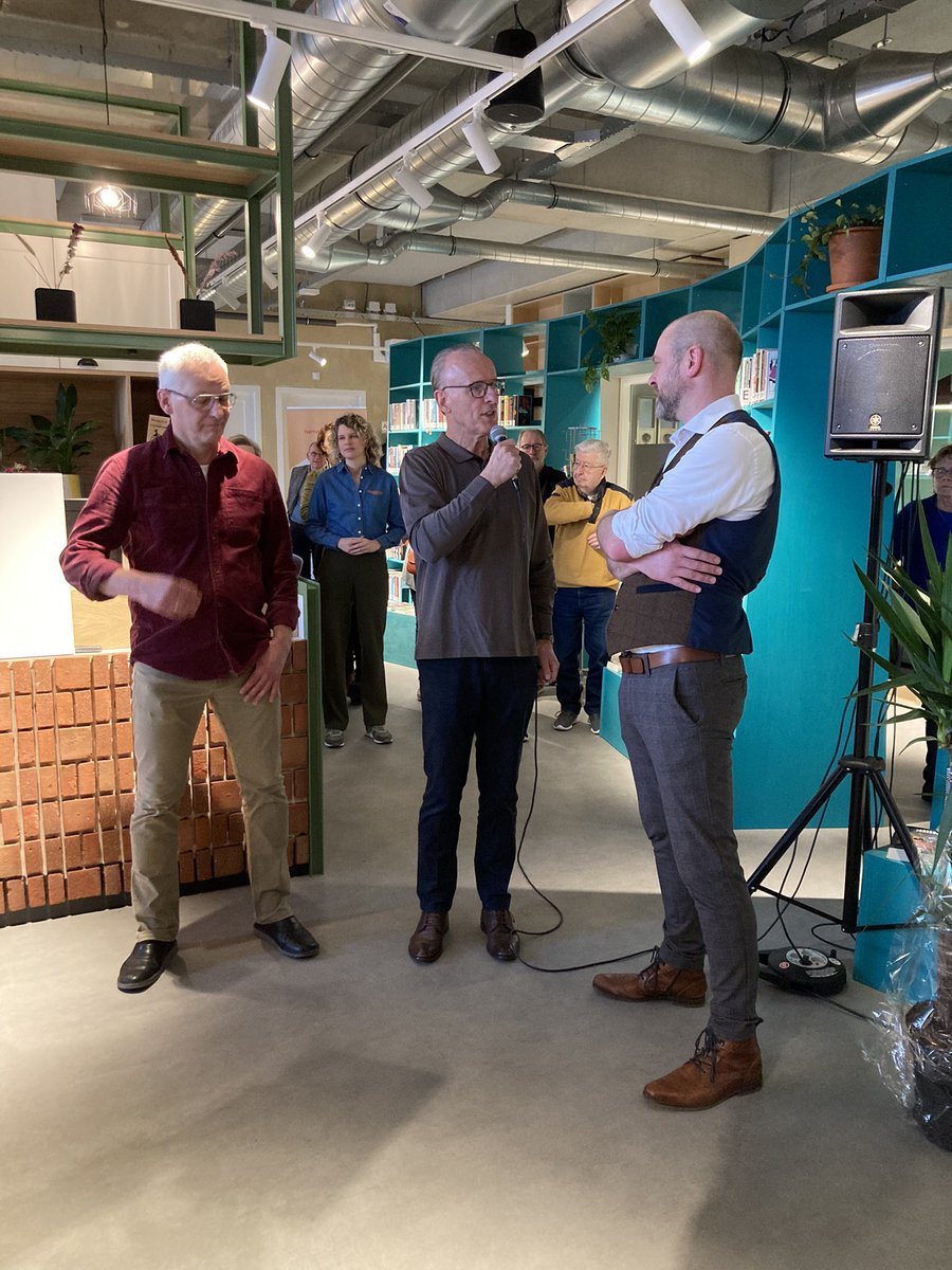 Bert &amp; Bert bij de opening van de #HuiskamerVanHeteren Bibliotheek en ontmoeten, verhalen en boeken.