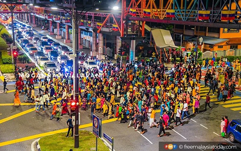 vmoganraj91's tweet photo. Crowd thrilled by Thaipusam chariot
.
#Thaipusam2023 #Batucaves #SilverChariot #Muruganbless #NewsPhoto #Crowd #Photooftheday #Mrjclickz #Pindlemalaysia #Nikonmalaysia #Guidebook #thebiddys https://t.co/tvbYnczoxf