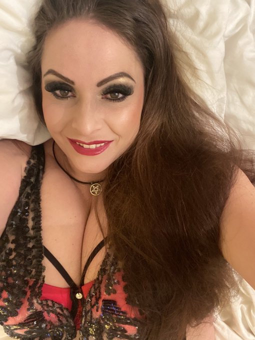 Filming custom videos today guys! Get your orders in 😘😘🥰🥰 message here or email sophiadelane@hotmail<a href="/tag/slaves"class="tags"><span>#slaves</span></a>