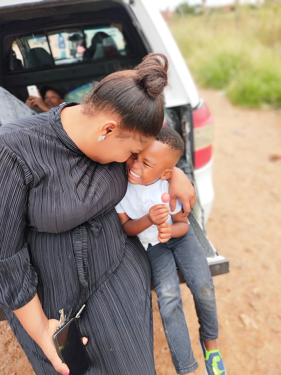 Maletsapa1's tweet photo. My cousins child.ππππ
#Funeralthings.
With Cousins.. https://t.co/i98ZzThSRv
