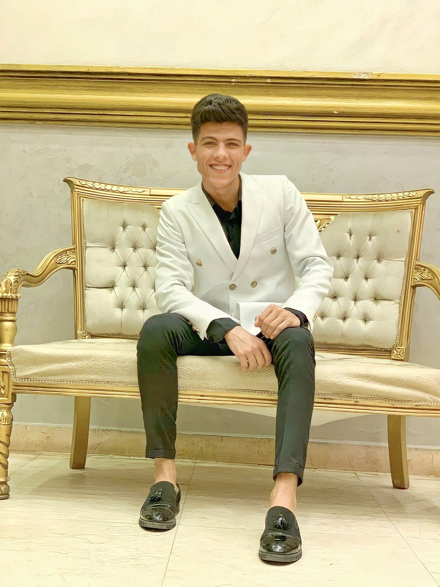 لم اعد اهتم من يريد البقاء فليبقي ومن يريد الرحيل فليرحل 🖤