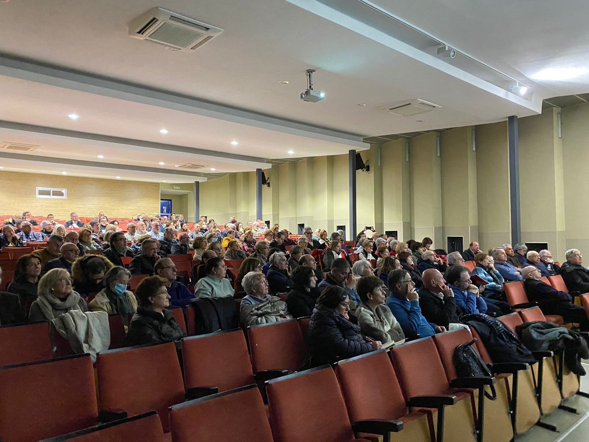 ♥️ #CáritasValencia “Sois el motor de la iglesia que organiza el amor...Cáritas", dice el <a href="/Pontifex_es/">Papa León XIV</a> y siguiendo esta premisa hoy estamos en la primera sesión de formación ‘Organizando el amor’ para sacerdotes, directores/as y responsables de proyectos.