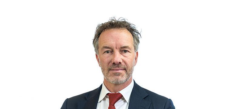 De Speld: “Het is een schande”, foetert VAN HAGA. “Sinds ik dat walgelijke stuk tekst heb gelezen, denk ik alleen nog maar aan seksuele handelingen met tienerjongens. Het is volkomen terecht dat Lammers zich heeft teruggetrokken als schrijver van het Kinderboekenweekgedicht.”