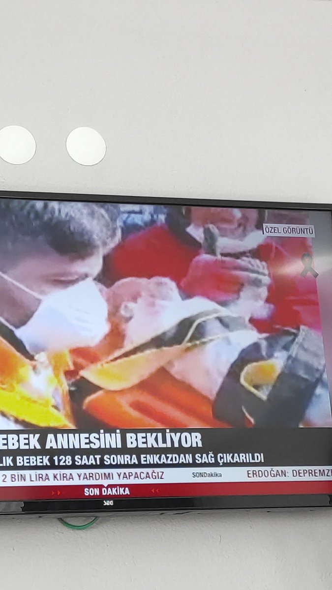 YaGmUrMaSaLL's tweet photo. Onun adı mucize 2 aylık bebeğimiz sağlıklı enkazdan çıkarıldı  #deprem https://t.co/k992TEHice