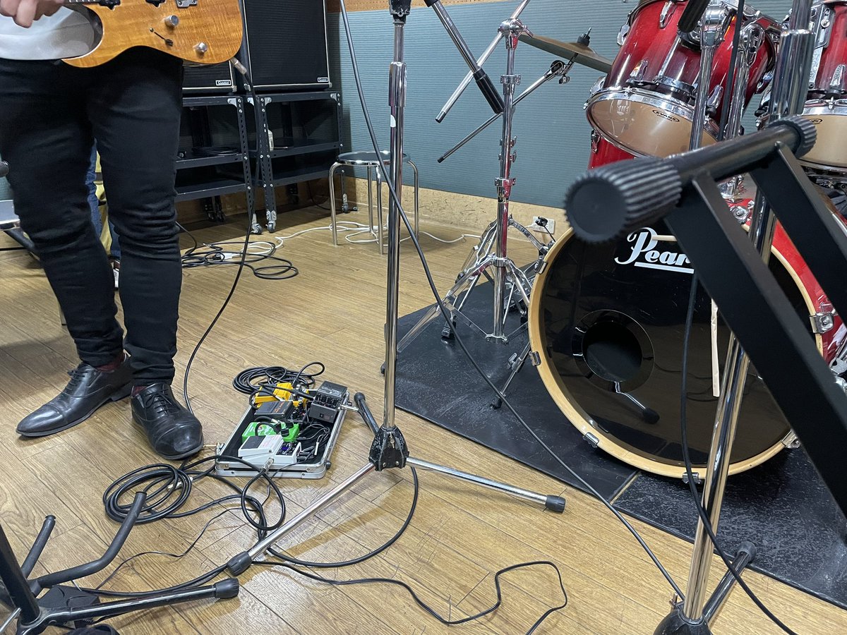 wesparade's tweet photo. 明日のライブに向けて最終調整のスタジオでした！！
ぶち上げていくぜ！！(エダモト) https://t.co/c37HTDTCJp