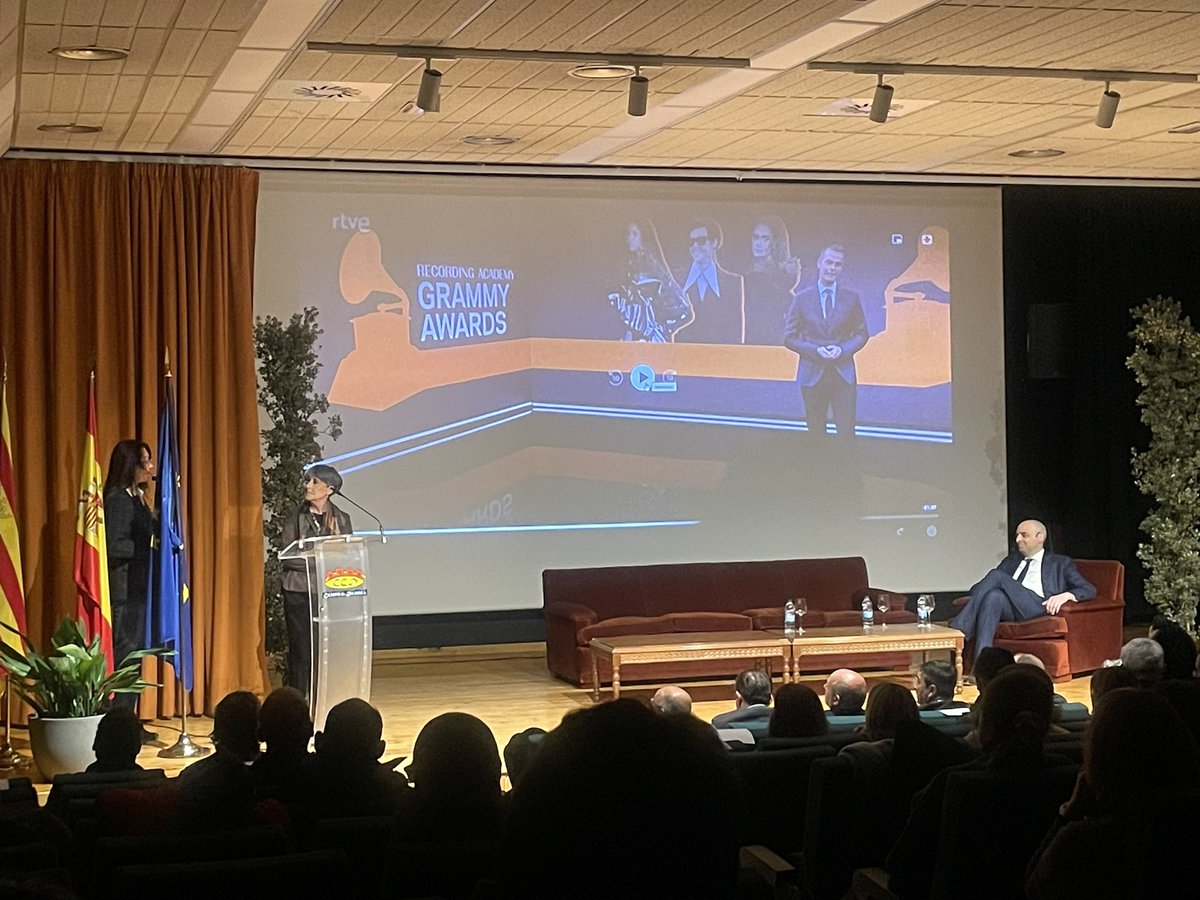 truzarfa's tweet photo. ~ Trufa Comarca Daroca ~ 
Antonella Brancadoro, directora de la Asociación Ciudades de la Trufa de Italia  y coordinadora de la candidatura UNESCO de la “Cerca y cavatura del tartufo” 

Las personas y la tradición como centro 

#italia #blacktruffle #comarcadaroca #tartufo https://t.co/VuJNsy58wl