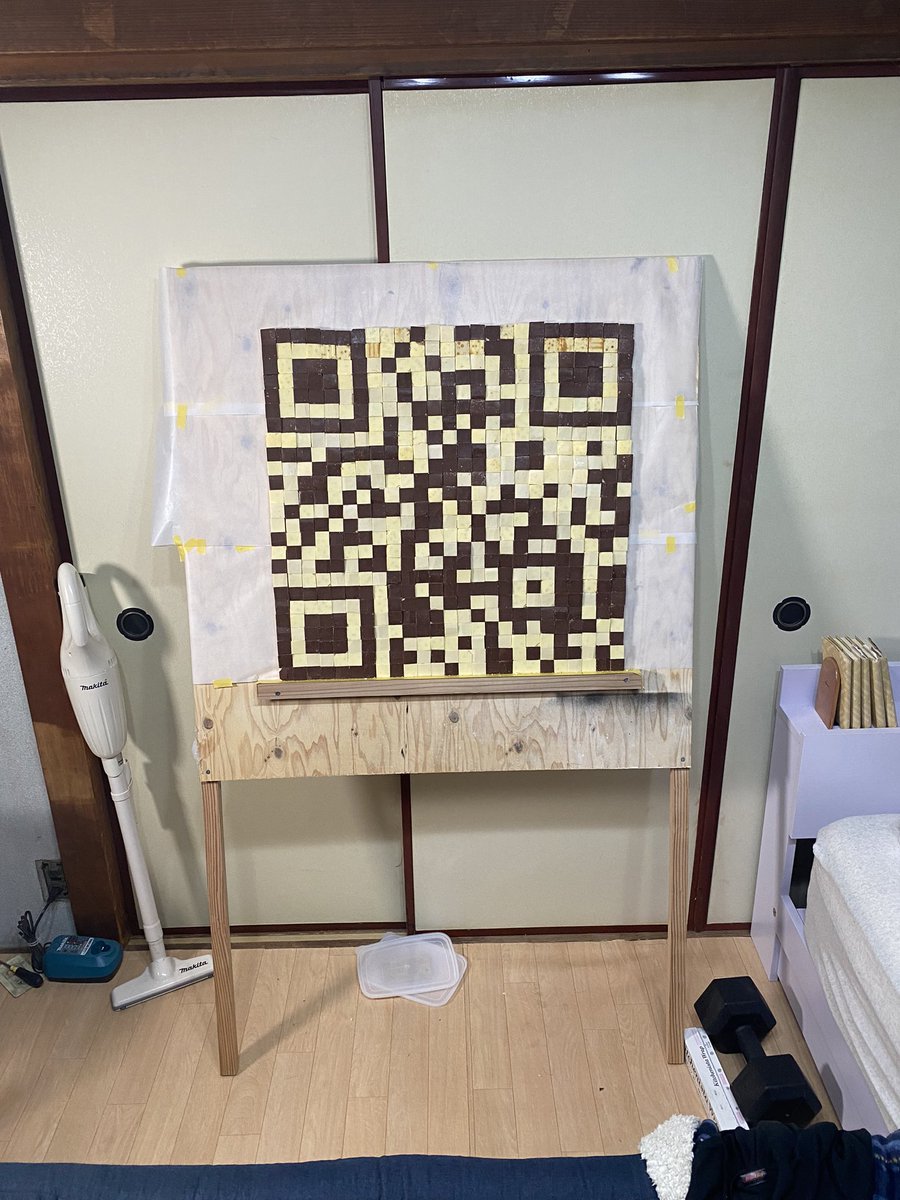 DDDiych's tweet photo. 大量のふんわりチョコバームを使って巨大QRコード作りました。

もう思い残すことはありません。
残ったのは大量のチョコバームだけです。

ハッピーバレンタイン。

#バレイベ2023 #バレンタインプレゼント https://t.co/04K6zwN7vc
