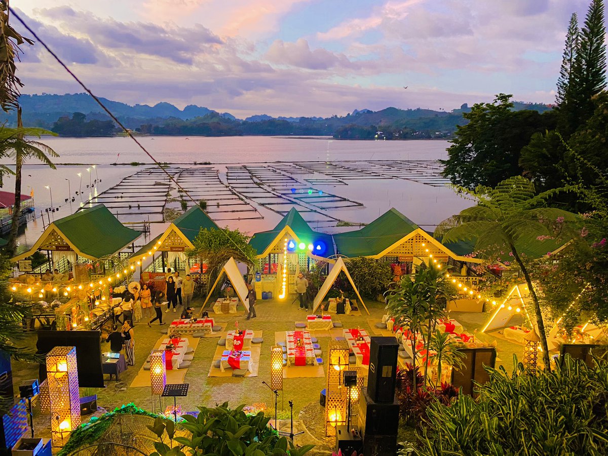 michaelcarbon's tweet photo. Enjoying the majestic sunset view of Punta Isla Lake Resort while appreciating this beautiful set-up for their Pre-Valentine's Dinner event tonight.
#PuntaIslaMemories #ExperiencePuntaisla #WakeUpinSox #WakeUpinPuntaIsla #MCFeatures #MichaelCarbon https://t.co/GN0yGFqgw1