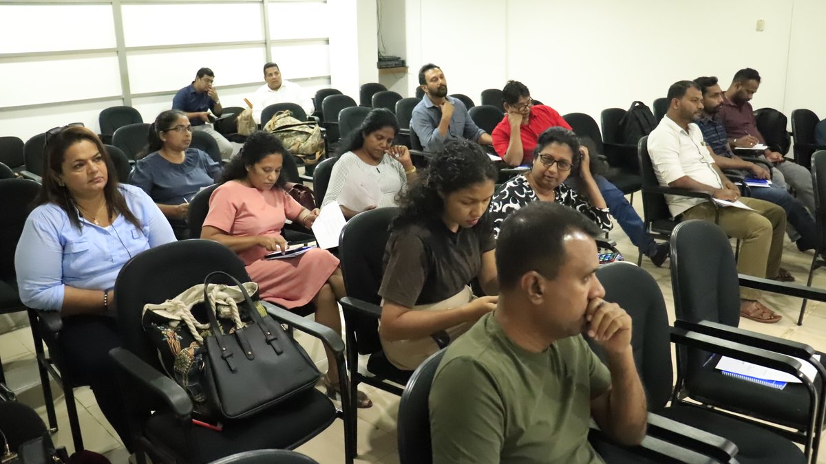 FMMsrilanka's tweet photo. "The workshop aims to enhance investigative reporting skills &amp; promote transparency &amp; accountability in government actions during the Covid-19 period. #Journalism #Transparency #Accountability #Covid19 @TrustNeelan @Shan196Shan https://t.co/Ls6ozaO4Pa