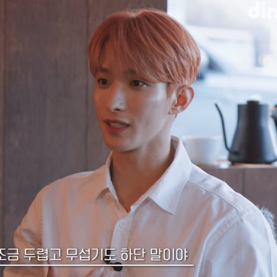 어제 검정셔츠 착장도 넘 예뻤는데 밝은 머리해서 그런지 흰셔츠가 ㄹㅇㄹㅇㄹㅇㄹㅇ 개예쁘당