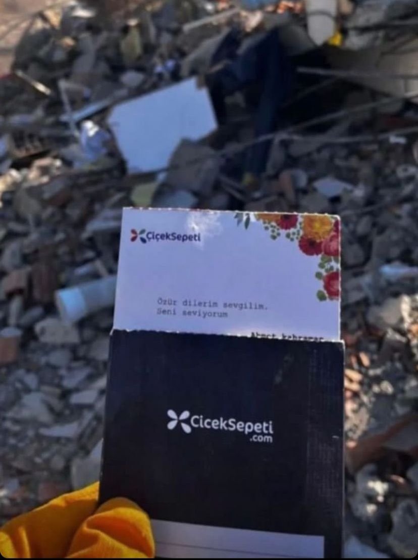 Bu fotoğrafın ağırlığı altında ezildik…