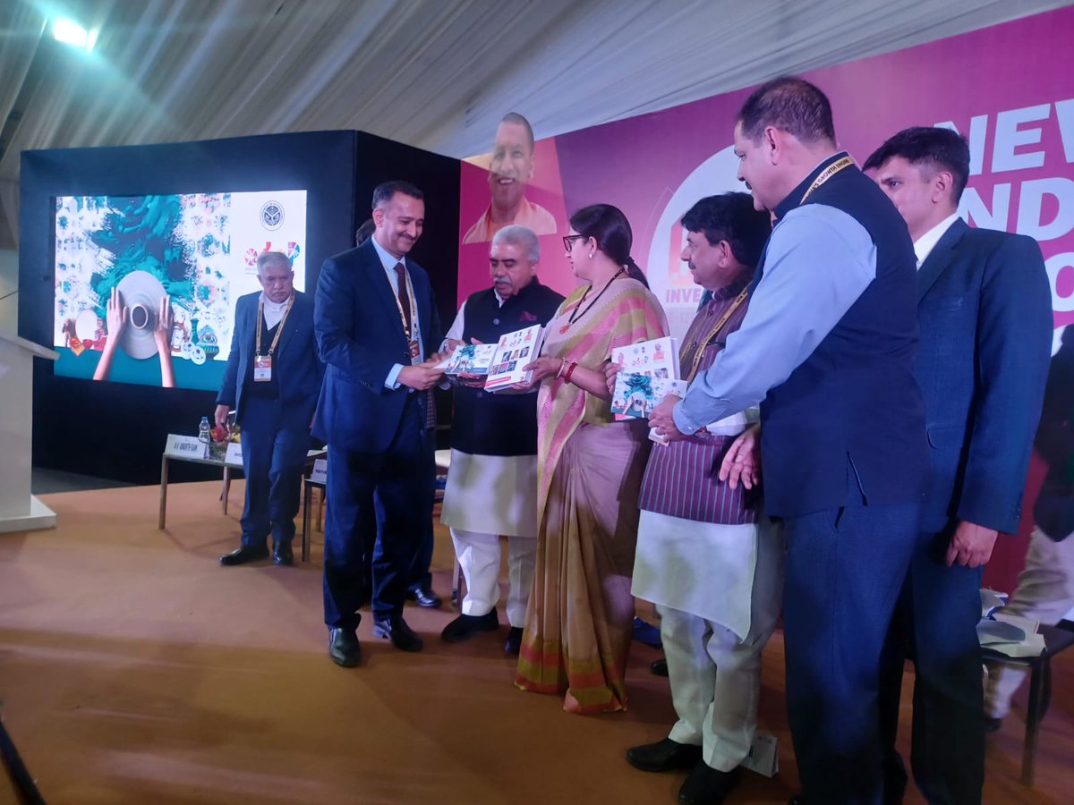 UP_ODOP's tweet image. #GIS23 में #ODOP: एक जनपद एक उत्पाद – Empowering Traditional Industries विषय पर आयोजित विशेष सत्र में केंद्रीय मंत्री श्रीमती स्मृति जुबिन इरानी ने ओडीओपी सफलता की कहानियों के संग्रह एवं ओडीओपी कैटलॉग का विमोचन किया व अपने संबोधन से सभी को लाभान्वित किया।