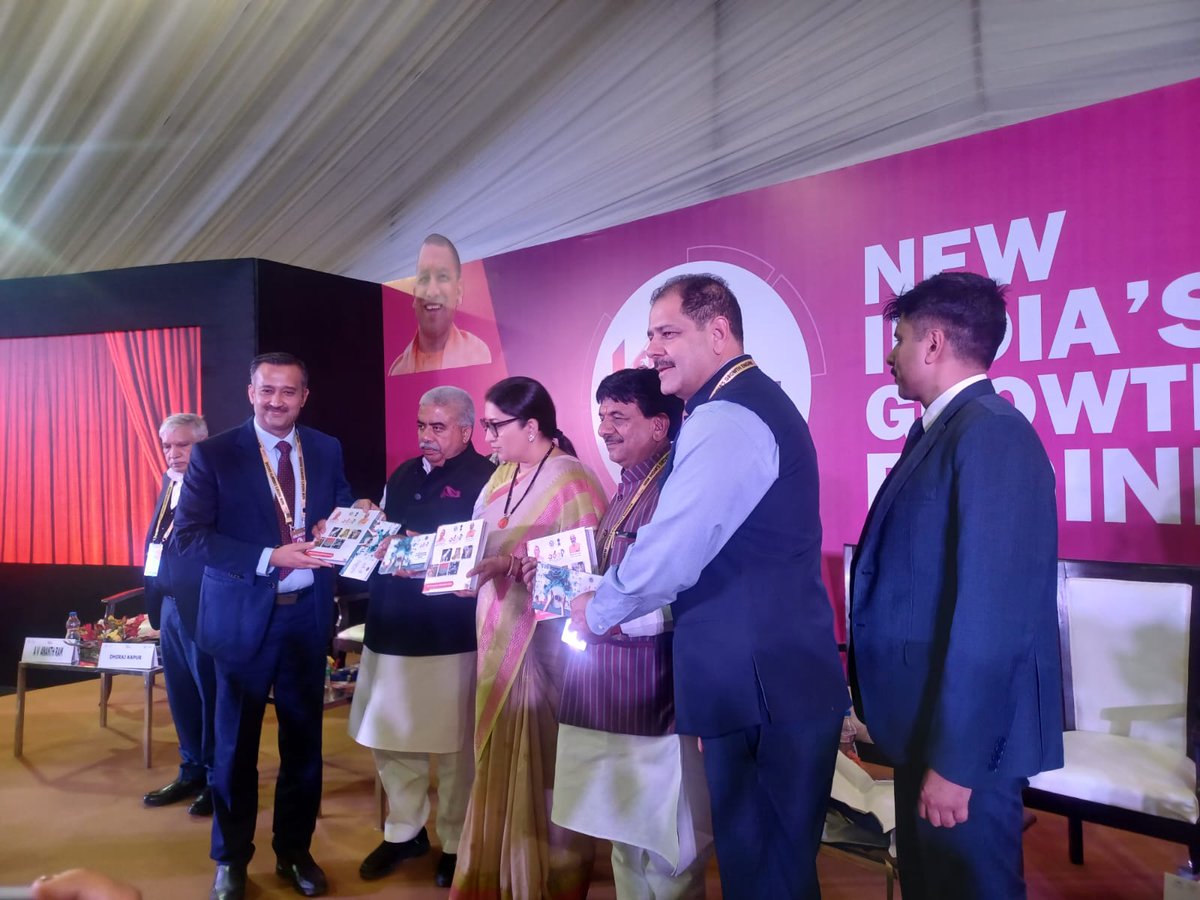 UP_ODOP's tweet image. #GIS23 में #ODOP: एक जनपद एक उत्पाद – Empowering Traditional Industries विषय पर आयोजित विशेष सत्र में केंद्रीय मंत्री श्रीमती स्मृति जुबिन इरानी ने ओडीओपी सफलता की कहानियों के संग्रह एवं ओडीओपी कैटलॉग का विमोचन किया व अपने संबोधन से सभी को लाभान्वित किया।