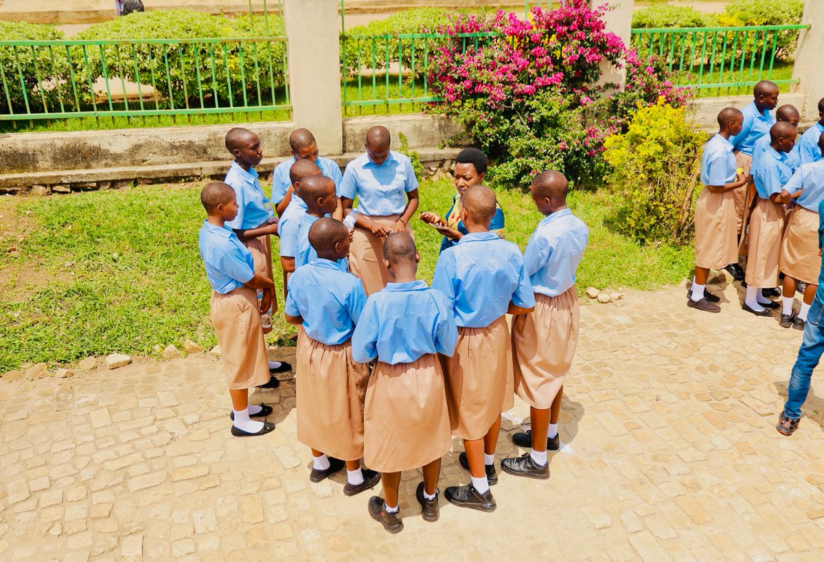TTP_Rwanda's tweet photo. The traditional dance troupe from Ecole des Sciences St Louis de Monfort in Nyanza lit up everyone's faces with their performance. Meanwhile, students from various schools gathered in groups to engage in lively discussions on fascinating science topics. https://t.co/eP8e7lrN5n