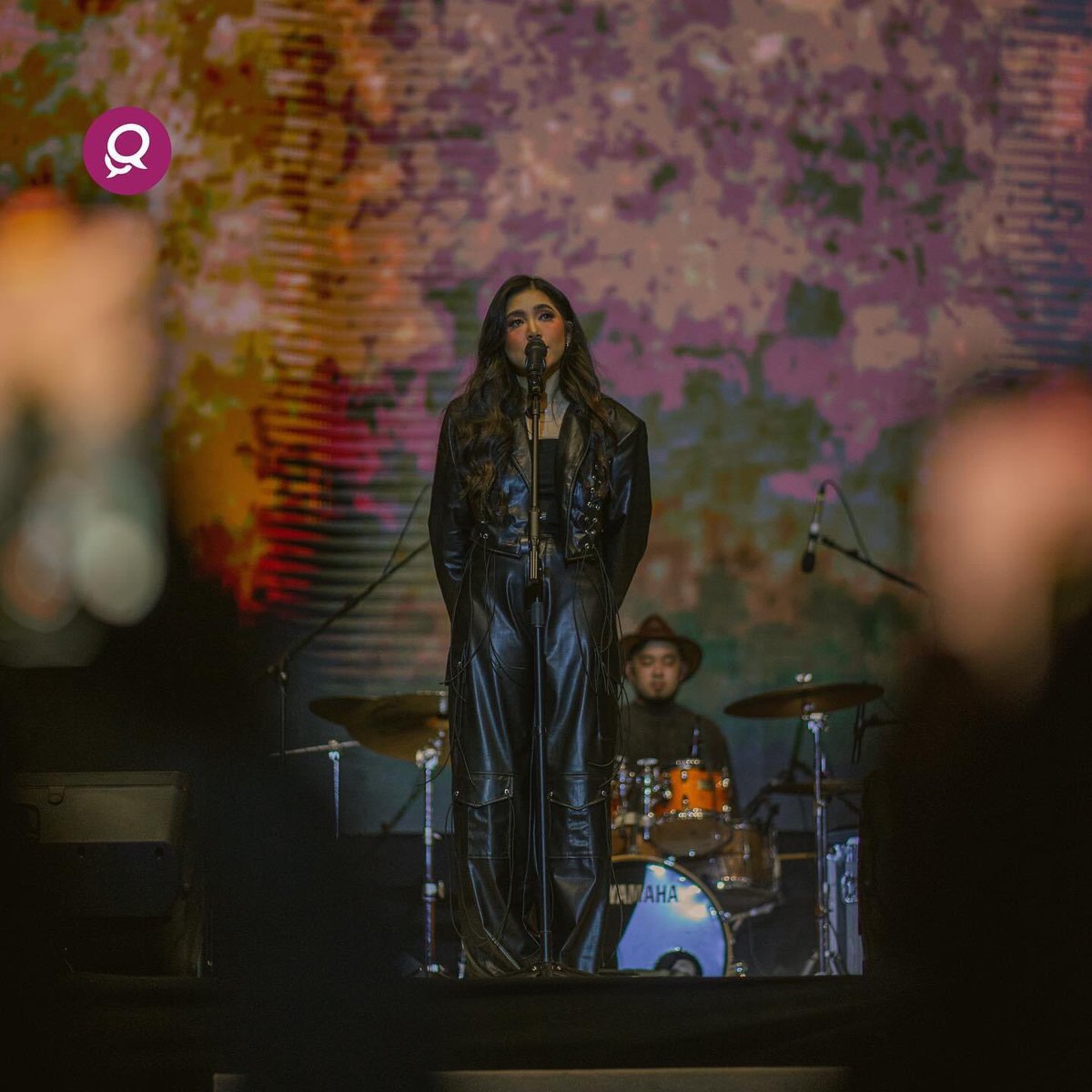 OfcMoisters_'s tweet photo. Moira at her sold out concert in Qatar, the first international stop at her Moira Tour 2023! 🇶🇦🤍 @moiradelatorre 

photo creds: @qatarliving on FB https://t.co/NQRjjSs2a0