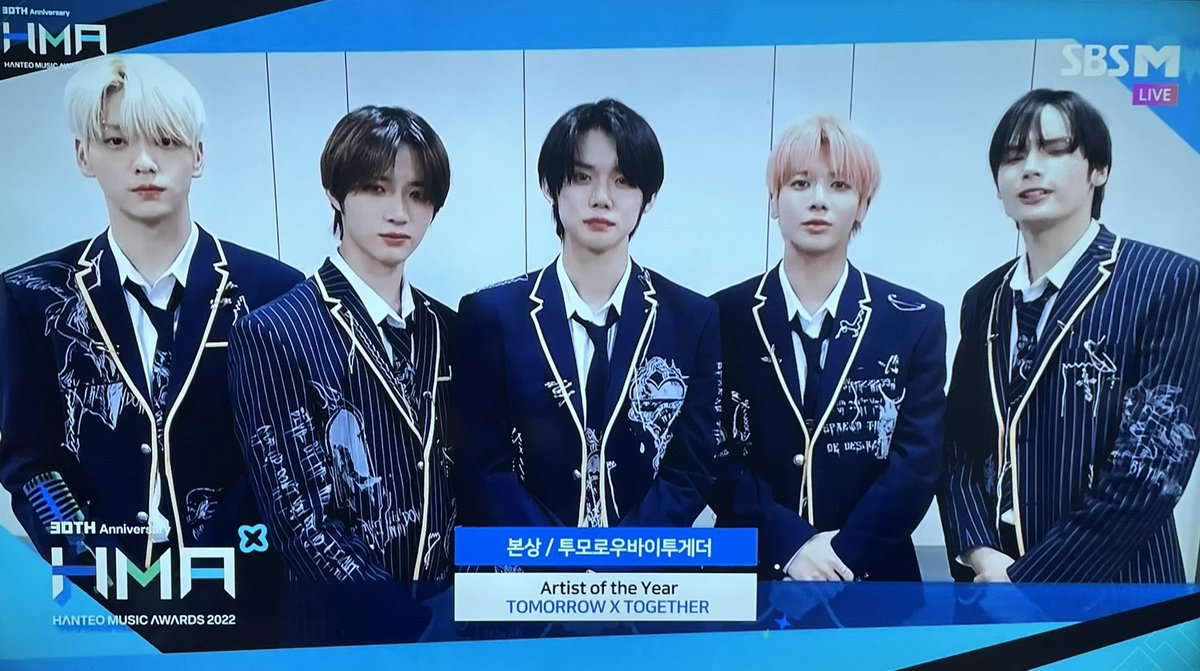 MOA_INA's tweet photo. Selamat untuk TOMORROW X TOGETHER telah memenangkan penghargaan Artist of the Year di Hanteo Music Awards!! CHUKAE 🎉🎉

#투모로우바이투게더 #TXT 
#TOMORROW_X_TOGETHER  
@TXT_members @TXT_bighit
©️txtarchivee https://t.co/Cowj8bAwRJ