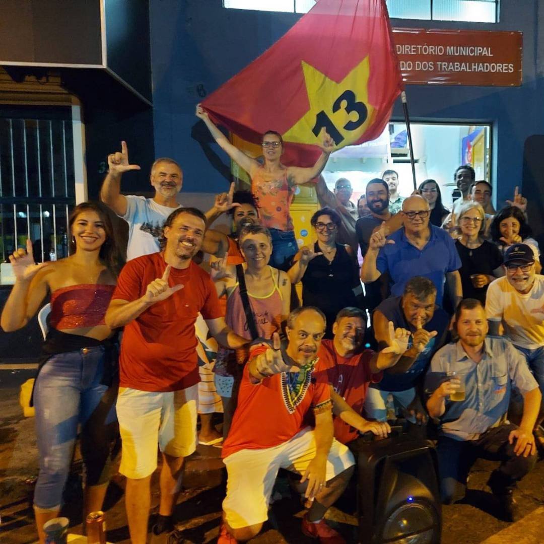 GravataiPt's tweet photo. PT de Gravataí festejando os 43 anos do PT. https://t.co/7MA8WXCUut