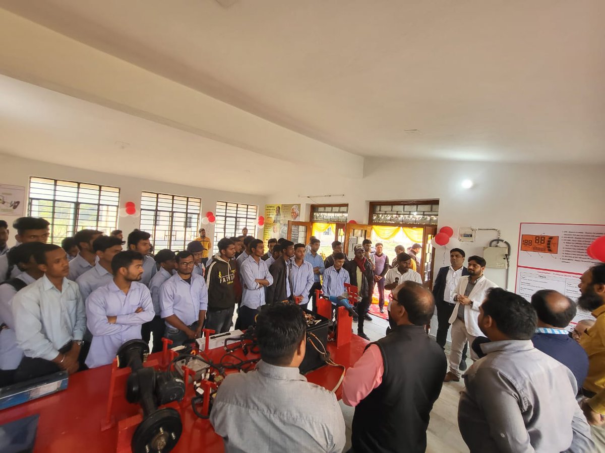 BrajeshLtd's tweet photo. Mahindra skill development corner moto is to educate and train ITI students about upcoming technologies of EVs by our CO-TEK &amp; they will come to our WS for practical once in a week. @anandmahindra @sumanmishra_1 https://t.co/Ru8Tzcr0Nv