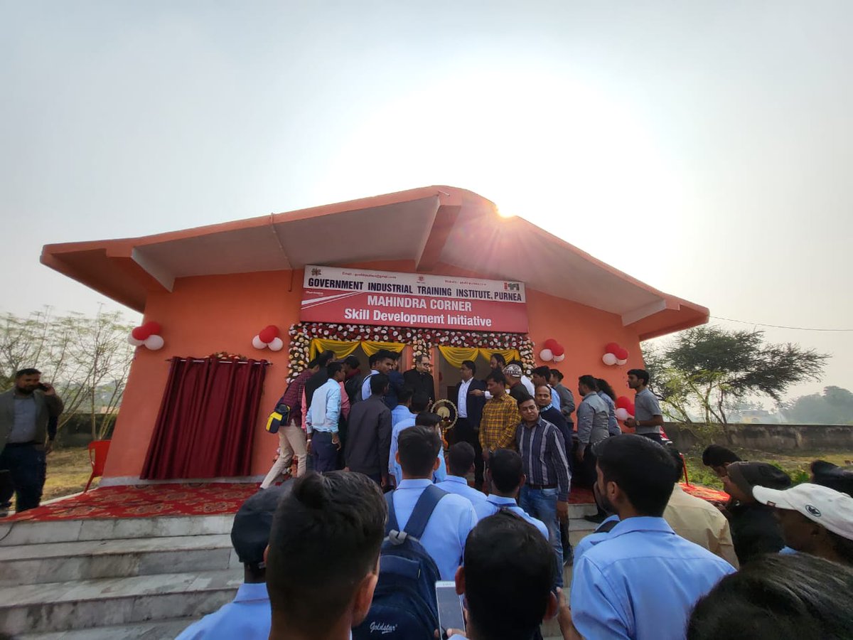 BrajeshLtd's tweet photo. Mahindra skill development corner moto is to educate and train ITI students about upcoming technologies of EVs by our CO-TEK &amp; they will come to our WS for practical once in a week. @anandmahindra @sumanmishra_1 https://t.co/Ru8Tzcr0Nv