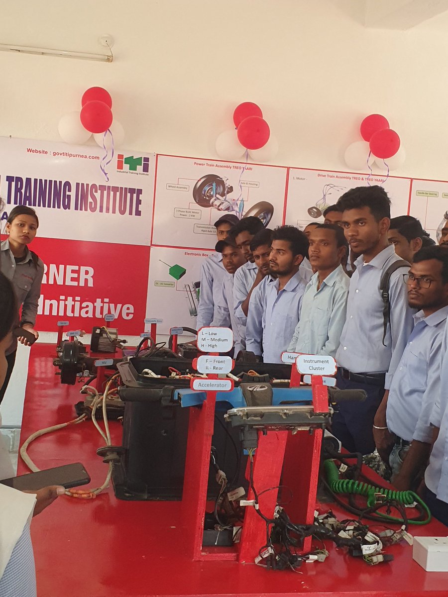 BrajeshLtd's tweet photo. Mahindra skill development corner inaugurated at Govt. ITI college Purnea @sumanmishra_1 @anandmahindra https://t.co/wRTSytpTE8