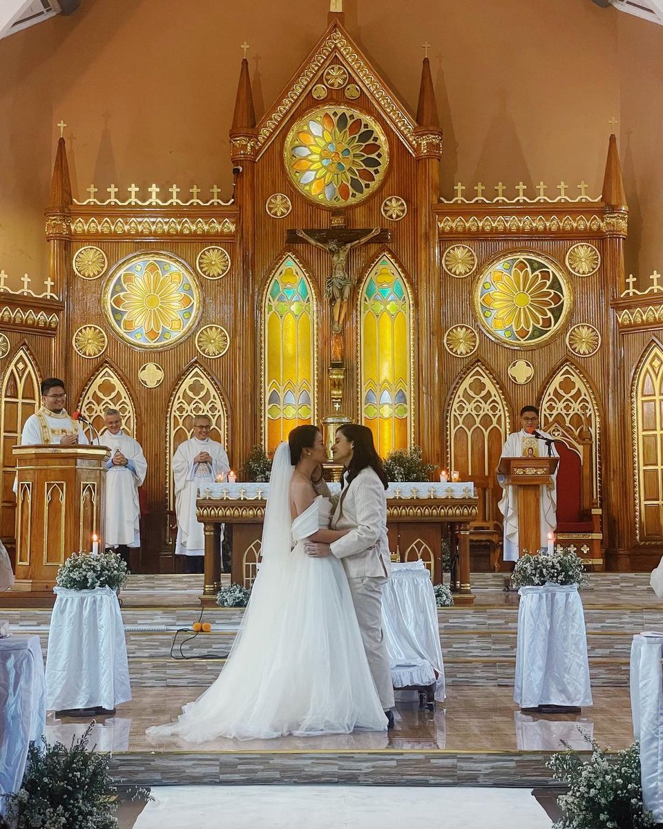 ABSCBNNews's tweet photo. 'ANG AKING MAHIWAGA' 💞

Miguel Guico of OPM band Ben&amp;Ben has tied the knot with his girlfriend Karelle Bulan, he shared in an Instagram post on Saturday. 
(📷: miguelbenjamin_/IG)

Full story: https://t.co/Wuc16oLn28 https://t.co/1ugO1Cd8hF