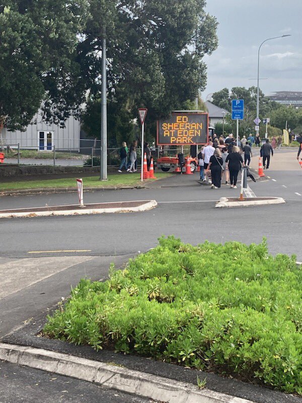 Thebighanan's tweet photo. Ed Sheeran at Eden Park tonight was bloody brilliant. A visual extravaganza, amazing energy and great music. What a night. Love you Ed. https://t.co/DqP2LJ5CNQ