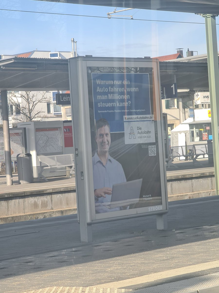 An einem Bahnhof für Autobahnen werben🤣🤣🤣