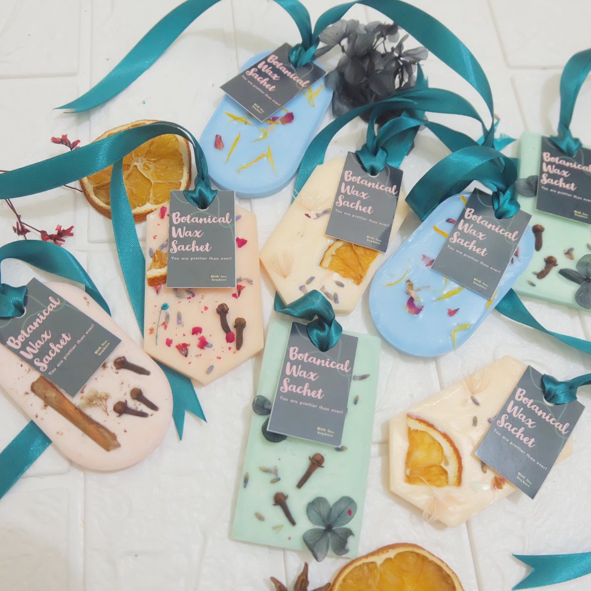 Jual scented candle with dried flower🦋 tweet media