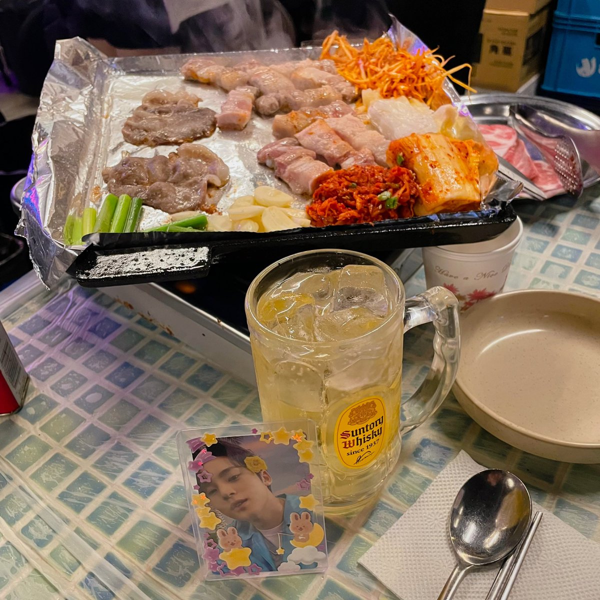 bowwow_km's tweet photo. 昨日は威神渡韓してたウォヌペンと잠수교집！ 薄切りのお肉も締めの目玉焼き乗せ볶음밥もキンキンに冷えたハイボールも美味しくて、そりゃすんちもこの笑顔になりますわ。「すき焼き風にして食べてね！」って言われて生卵で食べてみたけど新感覚だった🥚 https://t.co/XnXMNxW5Na