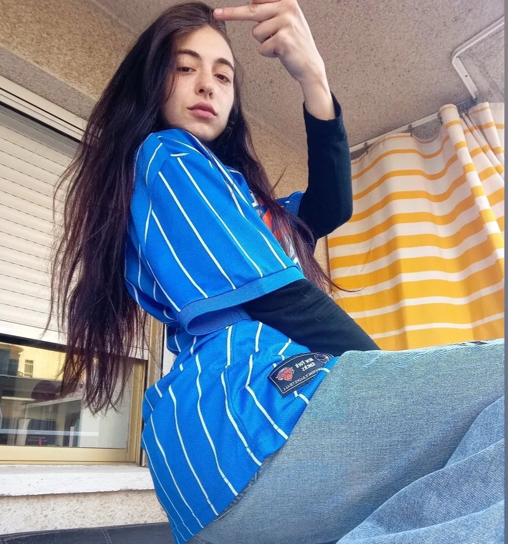 DiosaNikss's tweet photo. Os tendría que pisar la cara por dejar ir a vuestra diosa con unas bambas tan reventadas 
Fendom ~ Findom ~ Pagafantas ~ Domination https://t.co/epKjhBF4yq