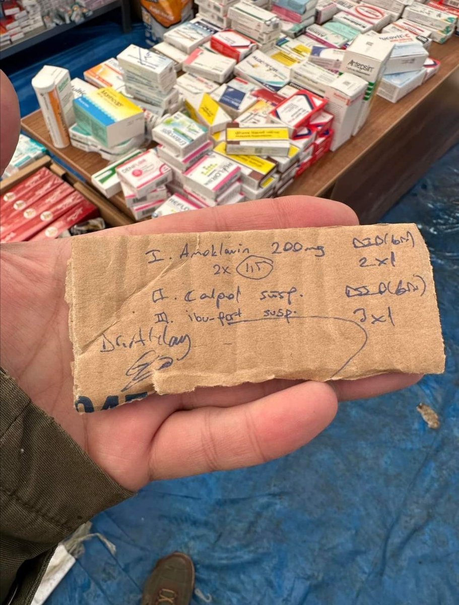 En kıymetli eczane, en anlamlı reçete...
Deprem bölgesine seyyar eczaneleri Türk Eczacıları Birliği ve ona bağlı eczacı odaları,eczacıların ilaç bağışı ile kurmuştur ve gönüllü eczacılarla hizmet vermektedir.
Eczacı emeğini yok sayan haberler ilgili kanalların inkar ve ayıbıdır..