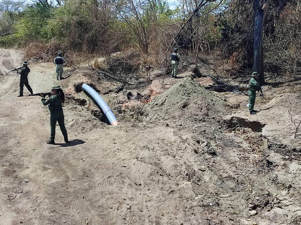 #FANB en defensa de nuestra Soberanía y cumpliendo con las instrucciones de nuestro CJ <a href="/NicolasMaduro/">Nicolás Maduro</a> se encuentra desplegada en el estado Yaracuy, recorriendo los poliductos nacionales e instalaciones estratégicas que sirven a la colectividad.