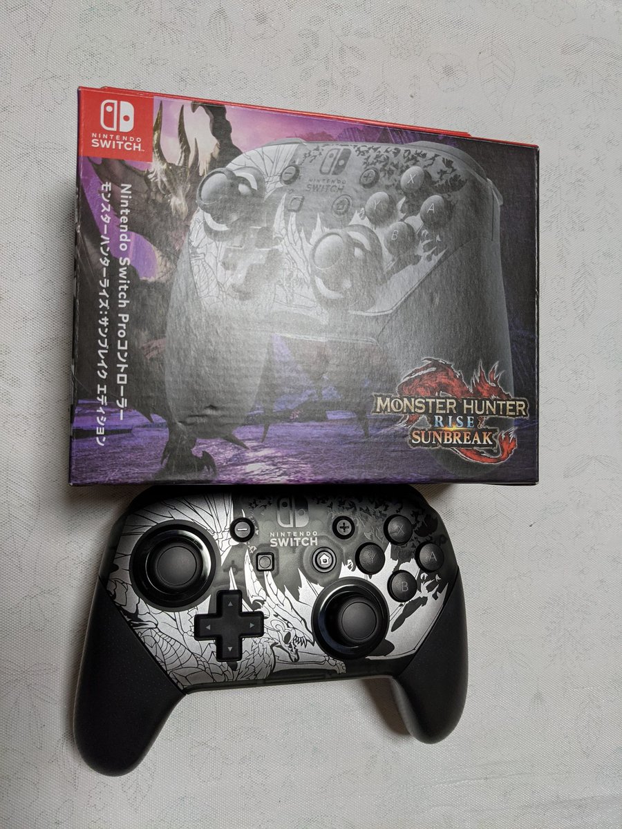 muramuratec's tweet photo. 貰っちった✨🎁
ニンテンドースイッチの純正プロコン✨ https://t.co/OrYSzMJuyt