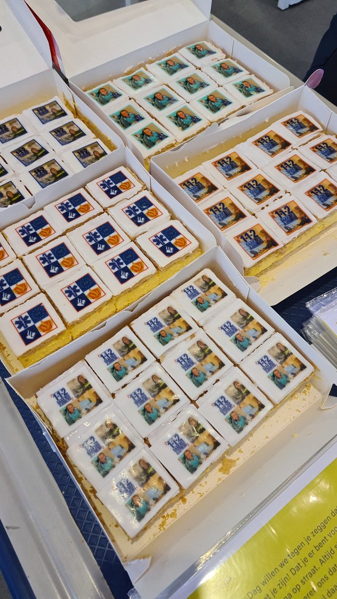 Vandaag #112dag. Op meldkamer De Yp lekkers bij de koffie en een attent "dank je wel" van de LandelijkeMeldkamerSamenwerking. #Topgedaan #LMS