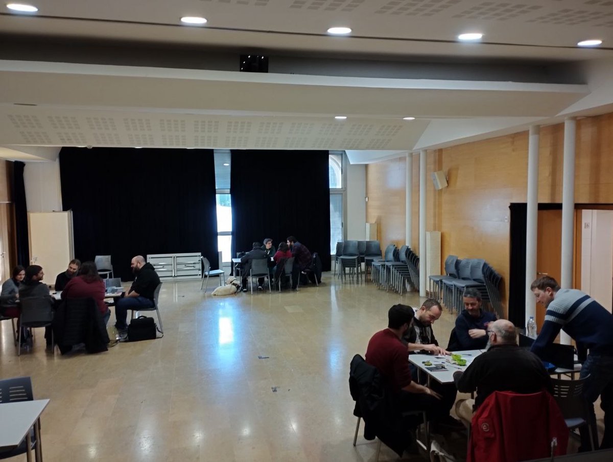 ALC_Stronghold's tweet photo. Una #BCNegra més omplim la @bibcanfabra amb partides de #rol!
#Alien de @EdgeStudioEs amb Edu, #hitos amb un tó lovecraftià de @Nosolorol amb @RollToTheFuture i un #XD6 distòpic con @elprofefriki
#jocsderol #rolbarcelona #jugararol #diademoduls #rolaccessible https://t.co/pzU64Ywsuv