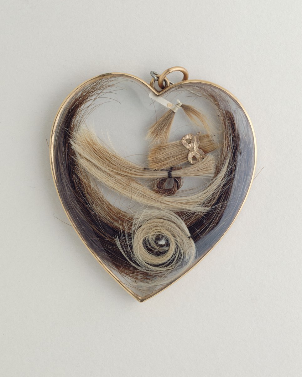 MVRParis's tweet photo. [Fête de la Saint-Valentin ❤️💖] 
Nous vous offrons les 'coeurs' de nos collections pour déclarer votre amour 💗! 
👉L'ensemble de ces bijoux ont appartenus à #GeorgeSand et sont situés au rdc des collections permanentes du musée.
👉 Accès en entrée libre
📸 CCO Paris Musées https://t.co/yre8xJitZ4