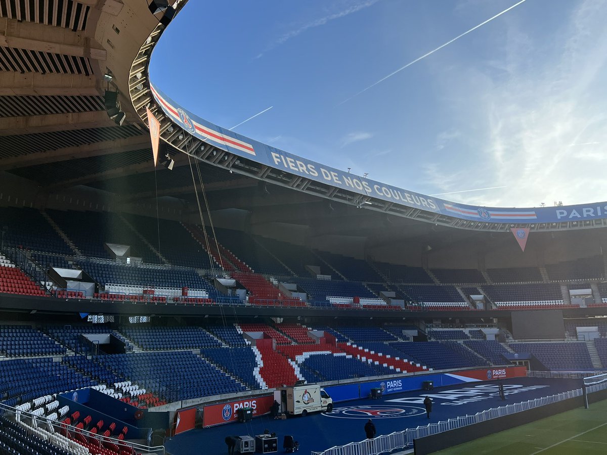 JauPoupineau's tweet photo. 🧐Vous faites quoi aujourd’hui samedi ?
☀️Grand soleil sur le parc des princes !!
👉venez rencontrer @GroupeLaPoste et #Formaposte Ile de France au Salon Your Future !
Nous recrutons en #alternance, nous proposons des #stages et des premiers #emploi !
#job #LaPosteRecrute https://t.co/4q9lEL1dle