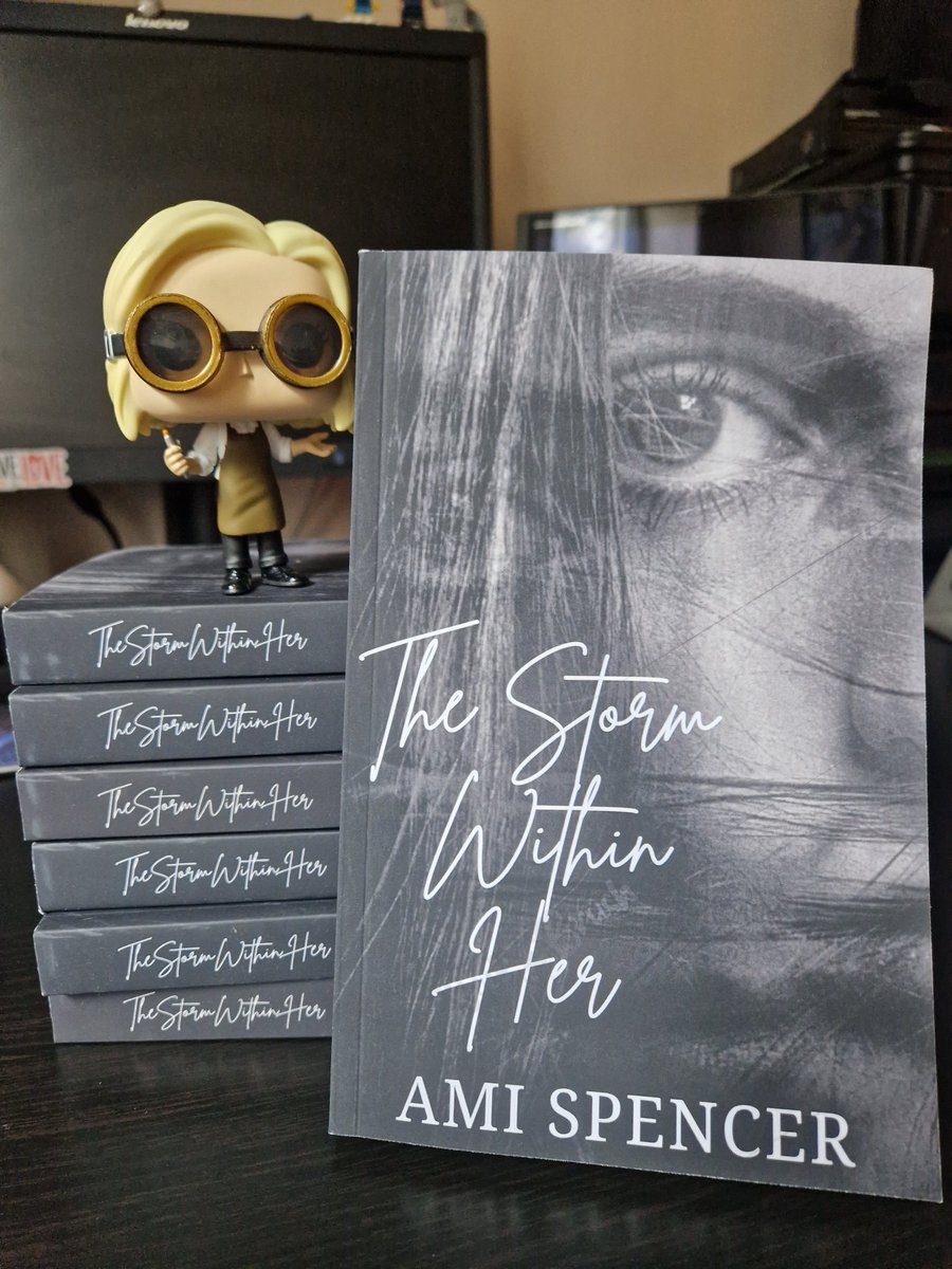 aspencerwriter's tweet photo. SHE'S HERE! 💚

The Doctor says you should get a copy, if only to try and spot the subtle DW reference in one of the chapters 😂

If you want a paperback direct from me then give me a shout!  

#wlw #sapphic #lesfic #secondchance #agegap #bisexualcharacter #angst #mentalhealth https://t.co/le615v5LyT
