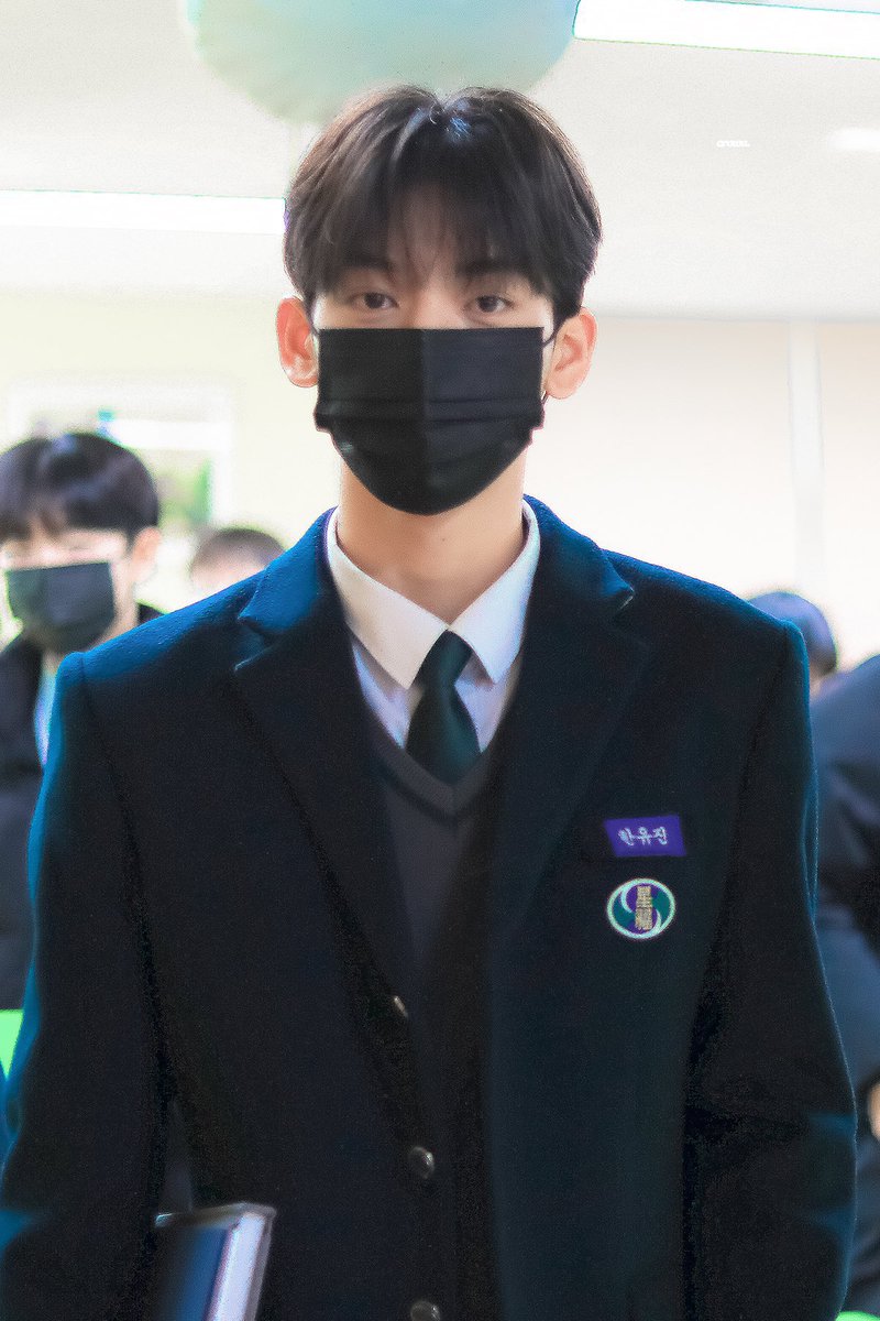 Hazzzie_'s tweet photo. 기억나복도에서같이떠들다학부모님은나가주시라고나만쫓겨났잖아 https://t.co/te4ypJCk2k