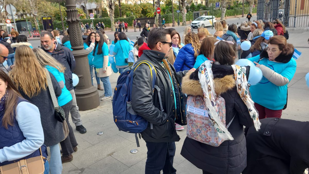 plataformaticei's tweet photo. 💙 ¡Van llegando las personas a la puerta de San Telmo, en #Sevilla!

🗣️ ¡Juntos alcemos la voz por la #MareaCeleste! 

#plataformaticei03 https://t.co/RYWnjsAkF8