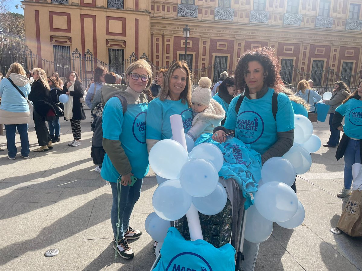 plataformaticei's tweet photo. 💙 ¡Van llegando las personas a la puerta de San Telmo, en #Sevilla!

🗣️ ¡Juntos alcemos la voz por la #MareaCeleste! 

#plataformaticei03 https://t.co/RYWnjsAkF8