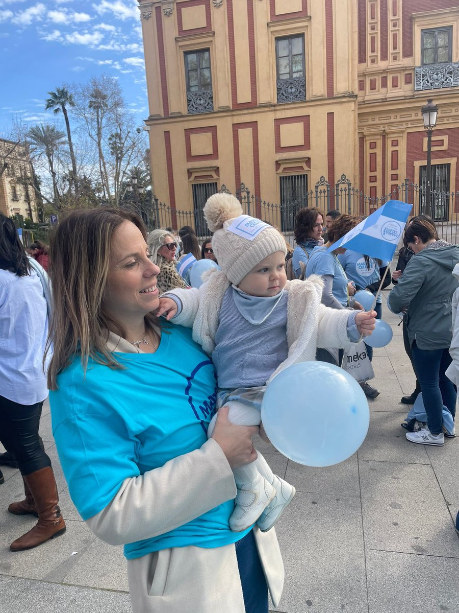 plataformaticei's tweet photo. 💙 ¡Van llegando las personas a la puerta de San Telmo, en #Sevilla!

🗣️ ¡Juntos alcemos la voz por la #MareaCeleste! 

#plataformaticei03 https://t.co/RYWnjsAkF8