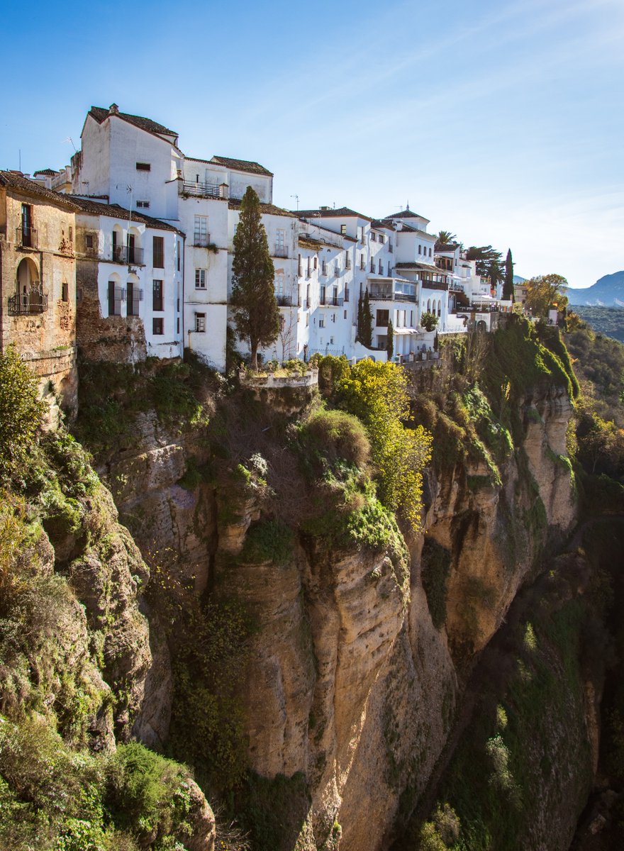 CNTravelerSpain's tweet photo. Cualquier visita que se precie a Ronda, por muchas veces que se haya caminado, debe empezar por un paseo. Tendremos que asomarnos al Tajo para que se nos corte la respiración y mirar hacia el eterno horizonte. ¿Has estado?😍 (📸Unplash) https://t.co/xjNMZg8GPu