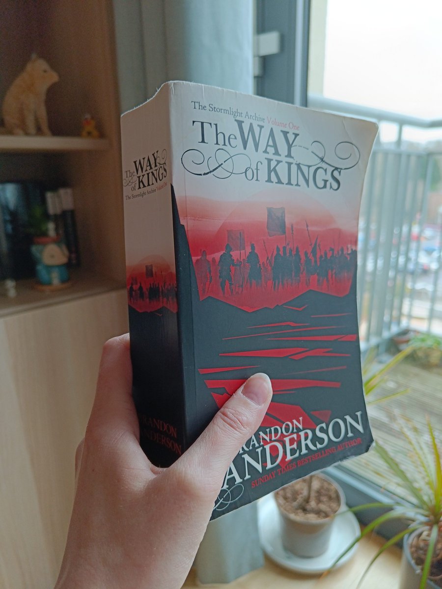BobLuck89's tweet photo. Long time, no tweet. Finished this chonker the other day, now onto the next! Absolutely loving it! #BookTwitter #stormlightarchive #brandonsanderson https://t.co/pvXCcGFo1z