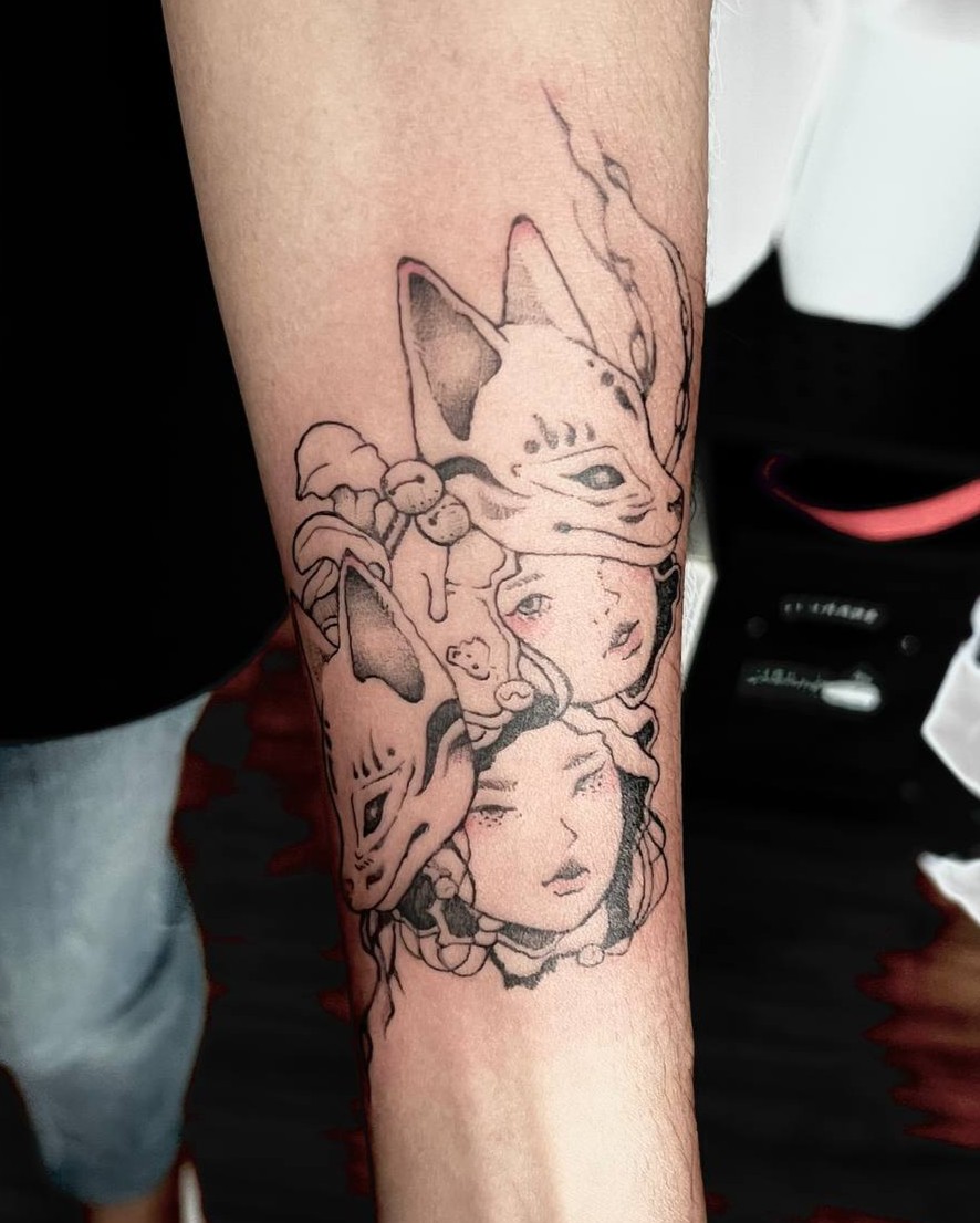 tororo_aoi27's tweet photo. Kitsune mask for A: Thank you for trusting me with your vision.
I had an immense amount of fun on this one and I'm hoping to do more like these in the future! DM for March and April bookings!
#surrealism #breadfactoryco #studio #tattoo #tatted #ink #tattooart #illustration https://t.co/87CbewXuMh