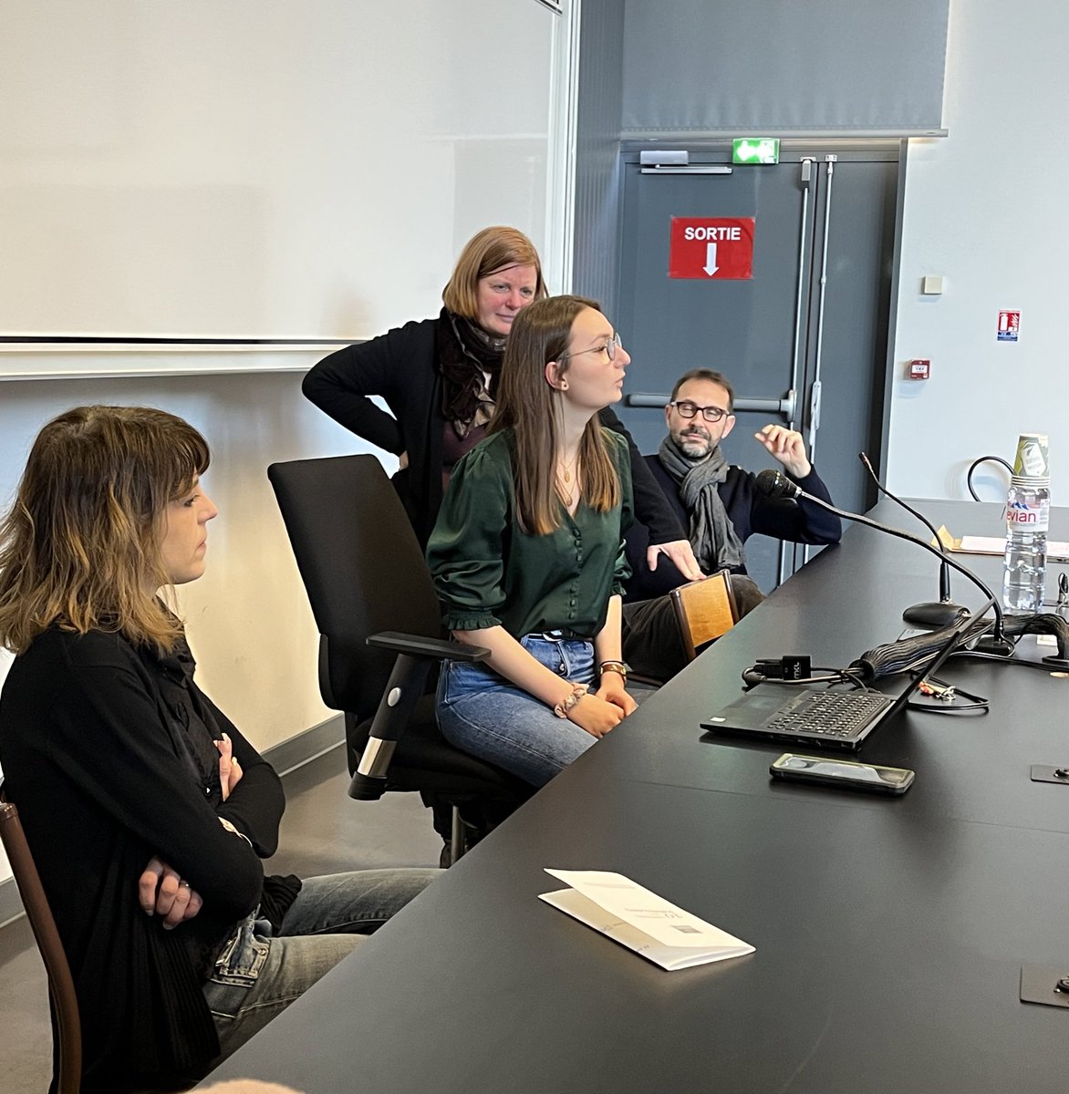 PierrickBrgsCom's tweet photo. Intervention avec @estherlcpt sur la vie au sein du M2 #ComTerr : les cours, l’alternance, la cohésion de groupe 🤓 https://t.co/Q0QyzUdbuB