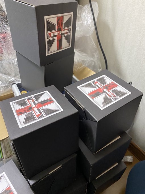 こちらのブリッツブロッツのパッケージのデザイン描きました!(シルエットは写真加工)キット本体はアーツと比べても違和感のないサイズで並べて遊ぶと楽しいです!是非とも宜しくお願いします!#WF2023W #ワンフェス  