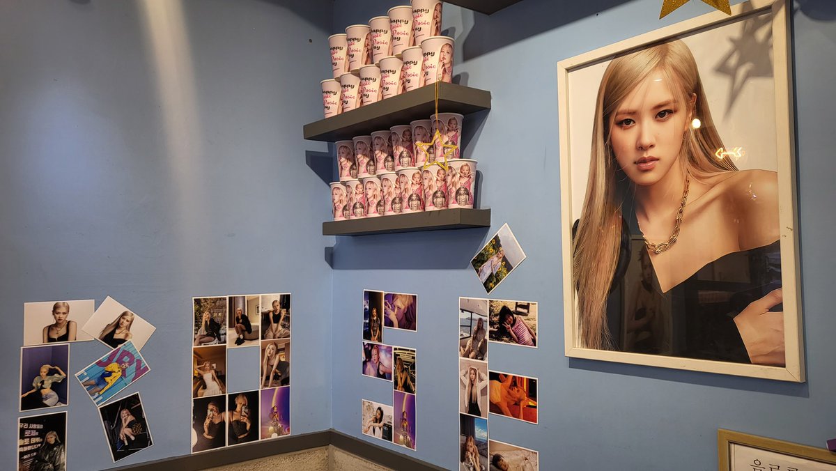 _youimma's tweet photo. ☕️ #ROSÉ_nothardtoLOVE https://t.co/qJ0Y9S3w7b