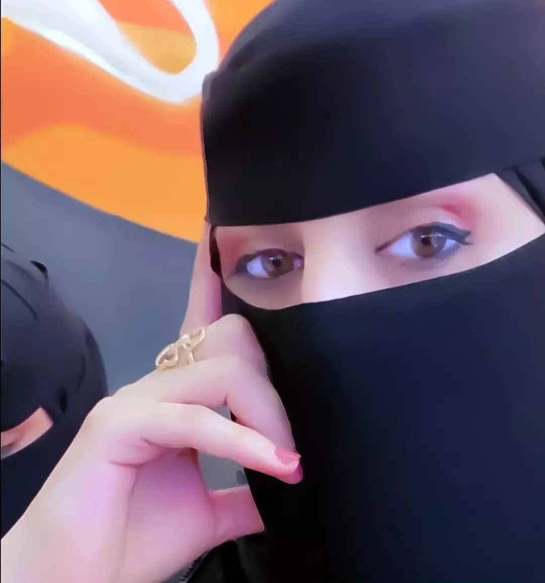 بل الكافي أنا وزميلتي رغد